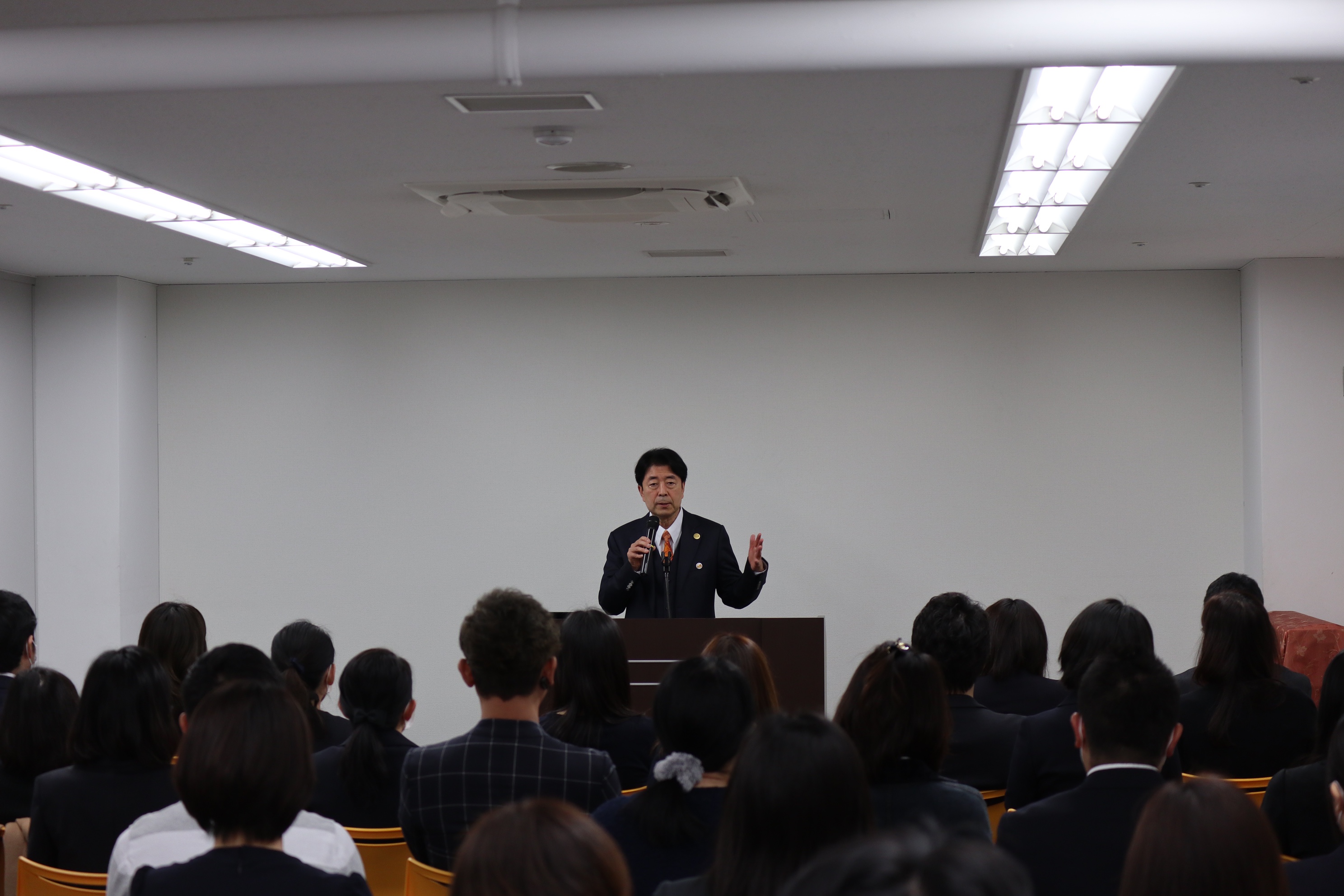 エコール・ドゥ・アンファン理事長 安田 龍男 講演の様子