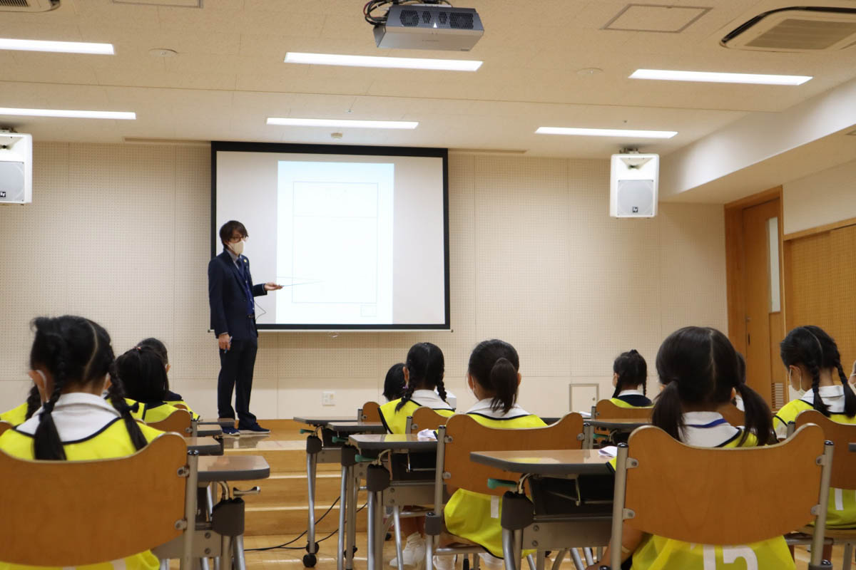 試験の様子 ペーパー