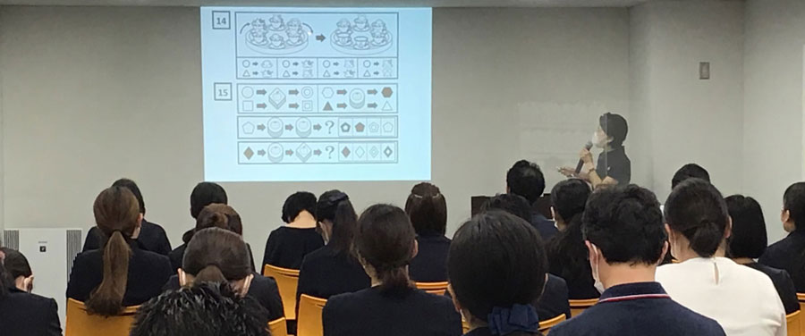 講演会の様子 アンファン小学校受験部統括責任者 田島良乃