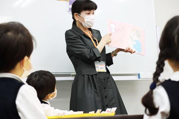 写真「夏の幼稚園受験対策講座 授業の様子」